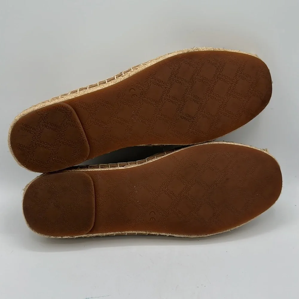 Vionic Valeri tan and white striped espadrille flats, size 6.5